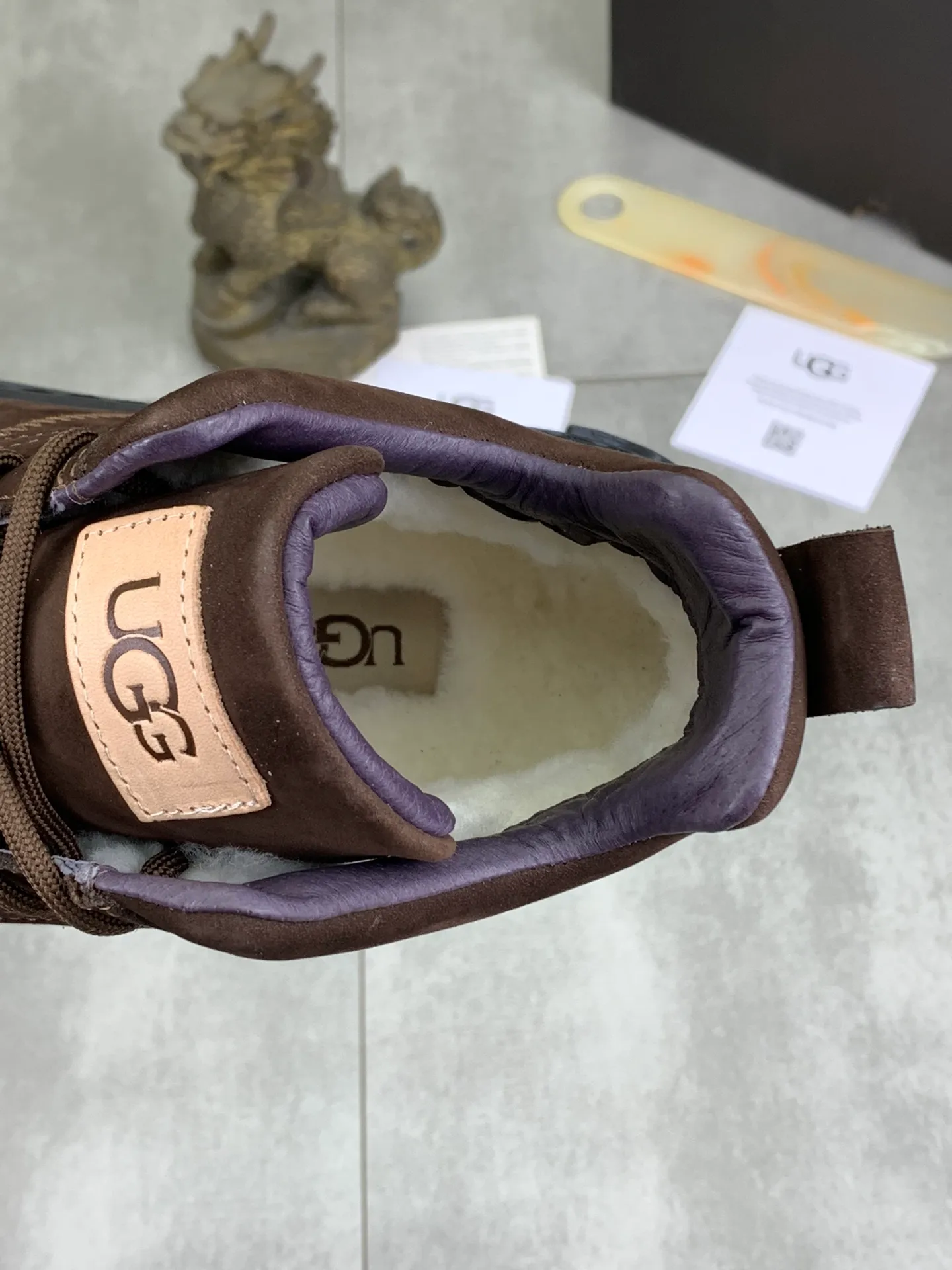 Men's Men's Shoes P620 [New Style] 💰 🆘 "Real Wool" [UGG] 👉 Popular men's shoes official website synchronization 🔰 Genuine quality [proud] is not comparable to the imitations in the general market 🌀 The upper is imported Italian frosted cowhide, and the lining: foot pad 🅰️ grade 🐑 real wool 👻 Only Grade A can show the effect The hand feels smooth and delicate 🔱The shoe shape is grand, only genuine factories can achieve it 🎄The perfect toughness of the original outsole 👻⬛️ allows customers to bid farewell to one-time consumption. Real wool lining, super warm. 3️⃣Colors available Sizes: 38-44